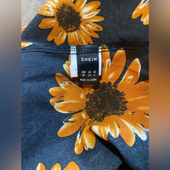 Sunflower shorts • women’s xs - Picture 2 of 3